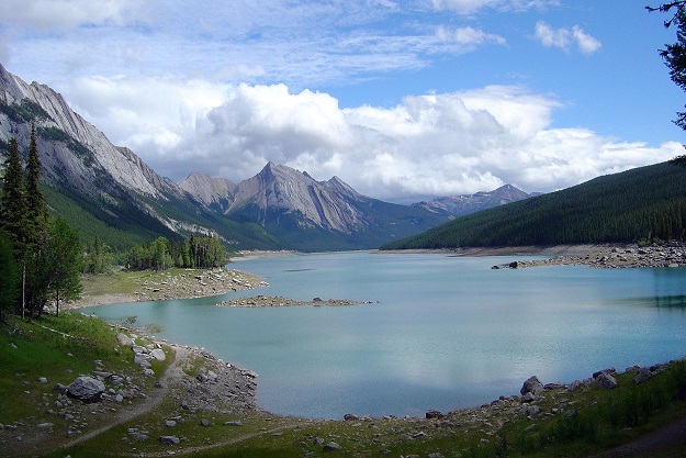 A photograph of a lake, representing our fictional Lake Taconite